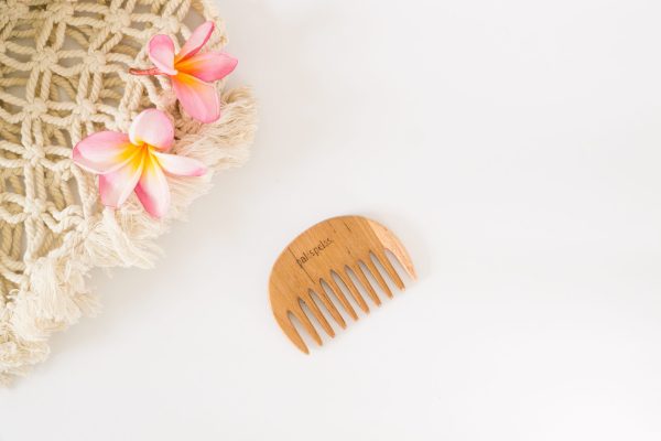 Oval pocket comb